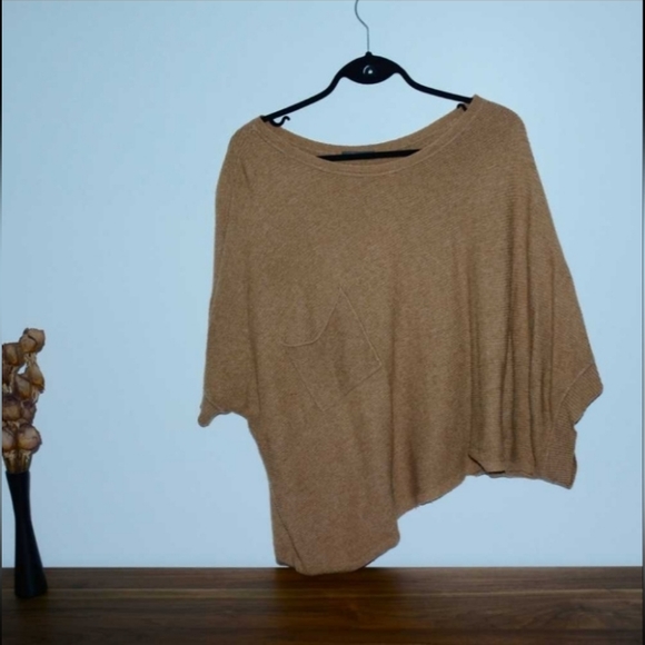 Sweater almost poncho - Picture 2 of 2